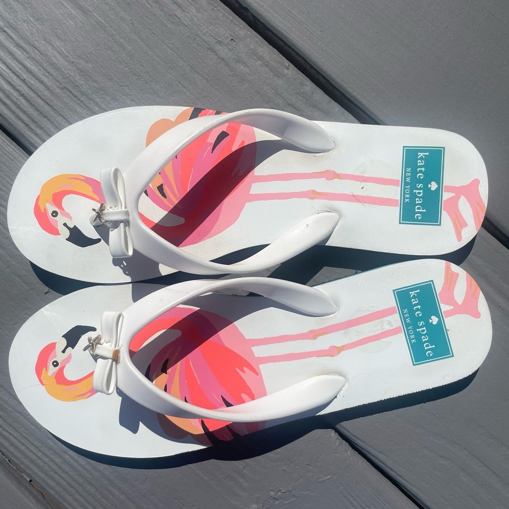 kate spade New York Flamingo (FiFi) Flip Flop size 8 with bow and gold charm